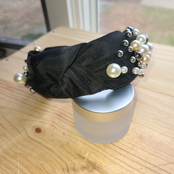 NWOT Black Knotted Headband with Faux Pearl & Bead Embellishments ๐ค๐ฆช - Picture 11 of 14
